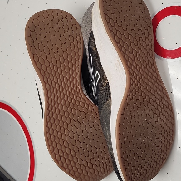 New Balance - Picture 3 of 5